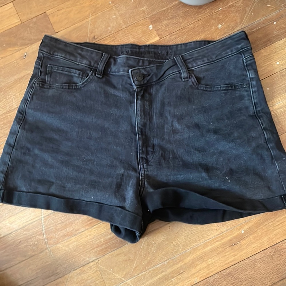 American Eagle Outfitters— Highest Rise Mom Shorts— Size 14